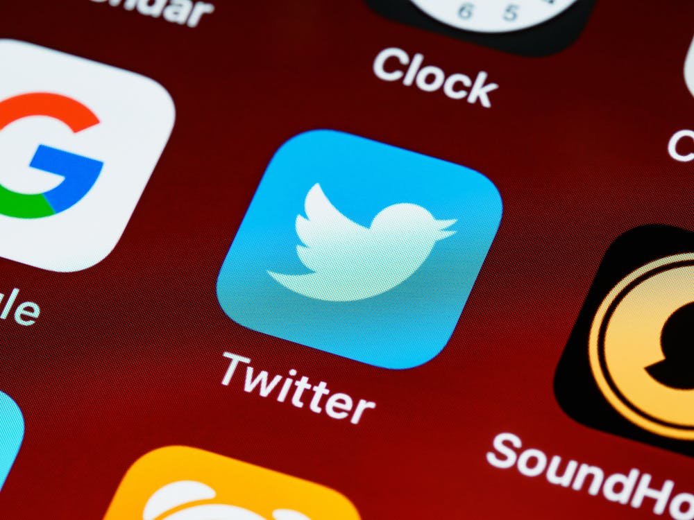 Come segnalare un comportamento offensivo da parte di un account o di un Tweet?